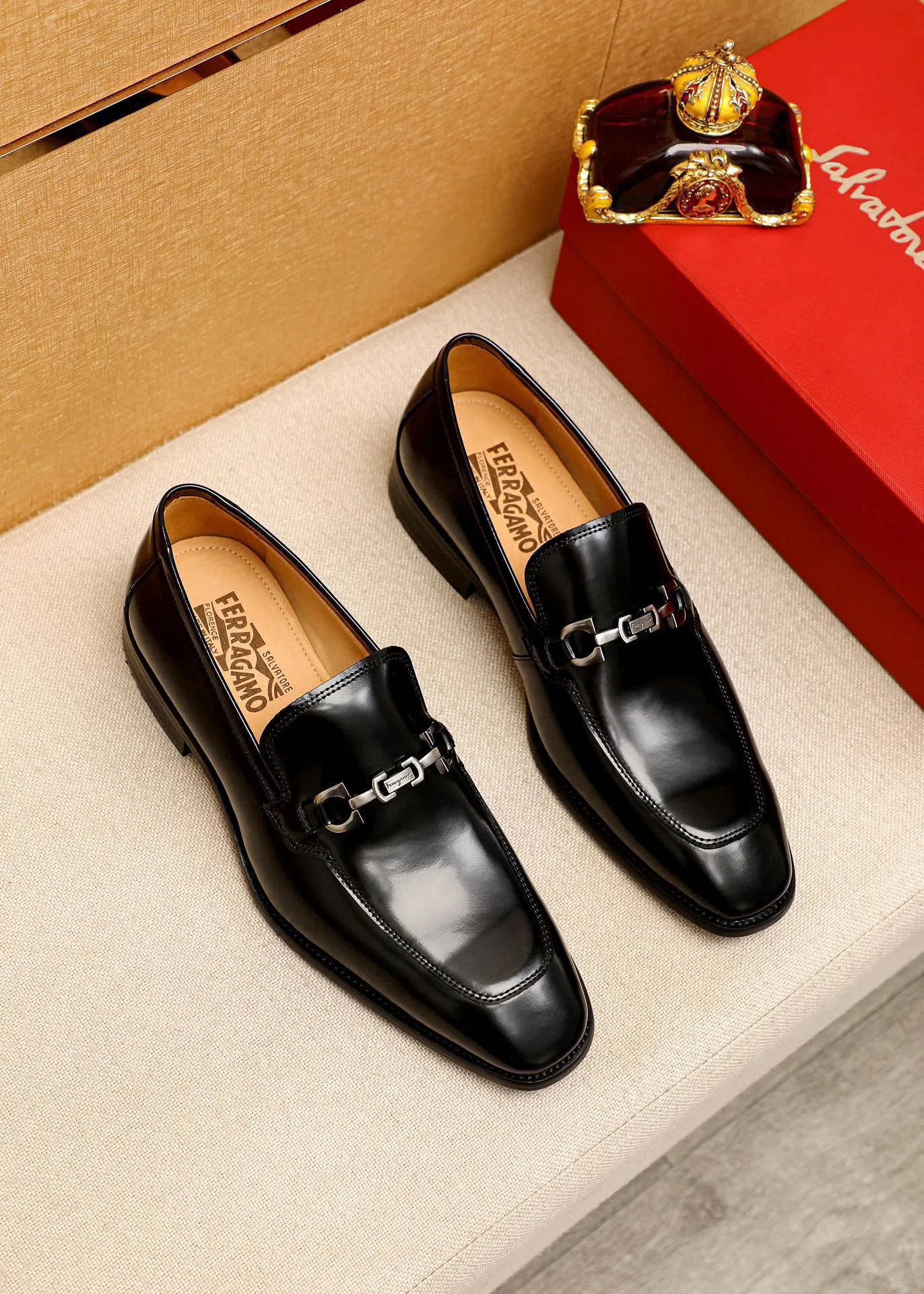 Men's shoes 💰460 💐 Product trademark: Ferragamo "Ferragamo" casual leather shoes Regular size: 38-44 (custom-made for 45🉑️) Product materials: Selected imported first-layer open-edge beaded cowhide upper + original hardware buckle, imported water-dyed cowhide leather lining. Strong three-dimensional visual effect, combined outsole Color: 3⃣️colors available